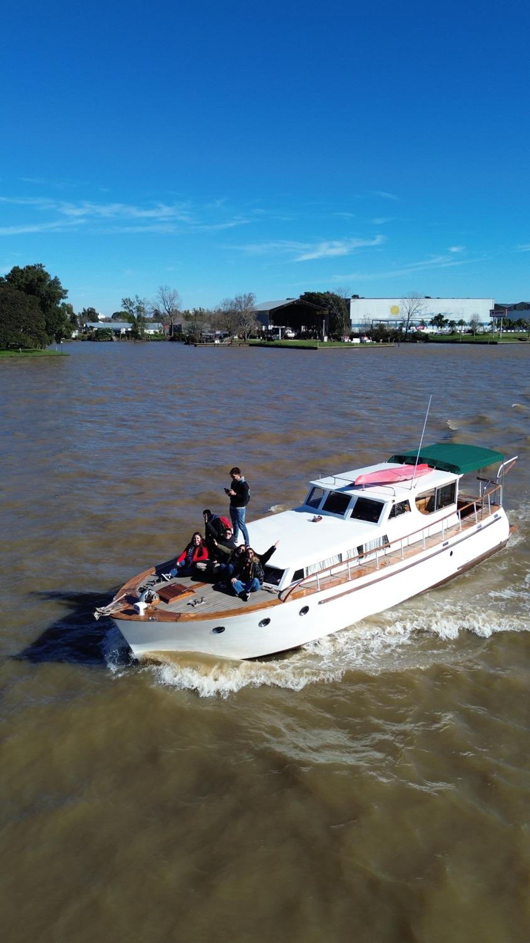AMANU Casa Unica en el delta de Tigre a solo 5' para 30 personas