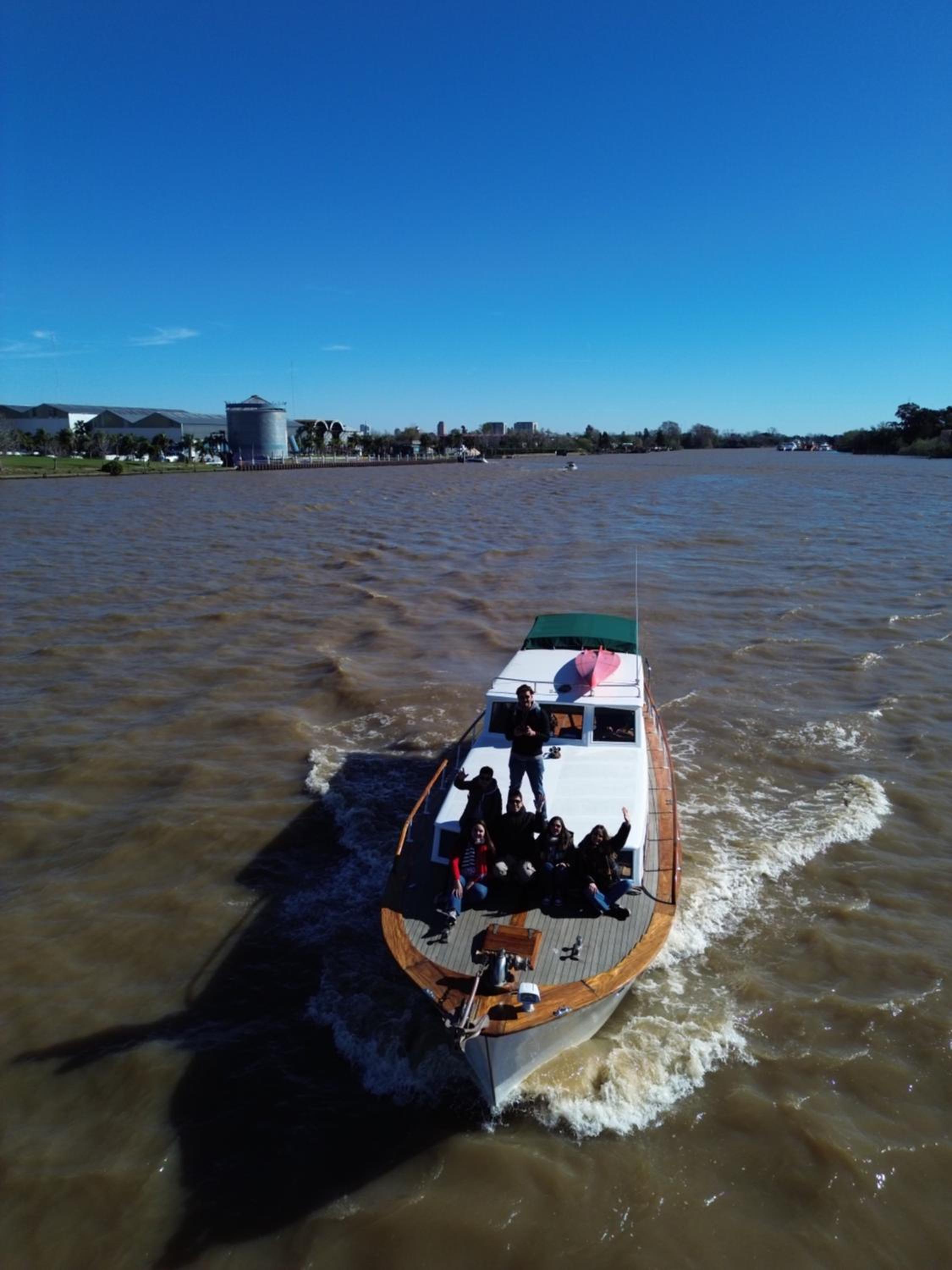 AMANU Casa Unica en el delta de Tigre a solo 5' para 30 personas
