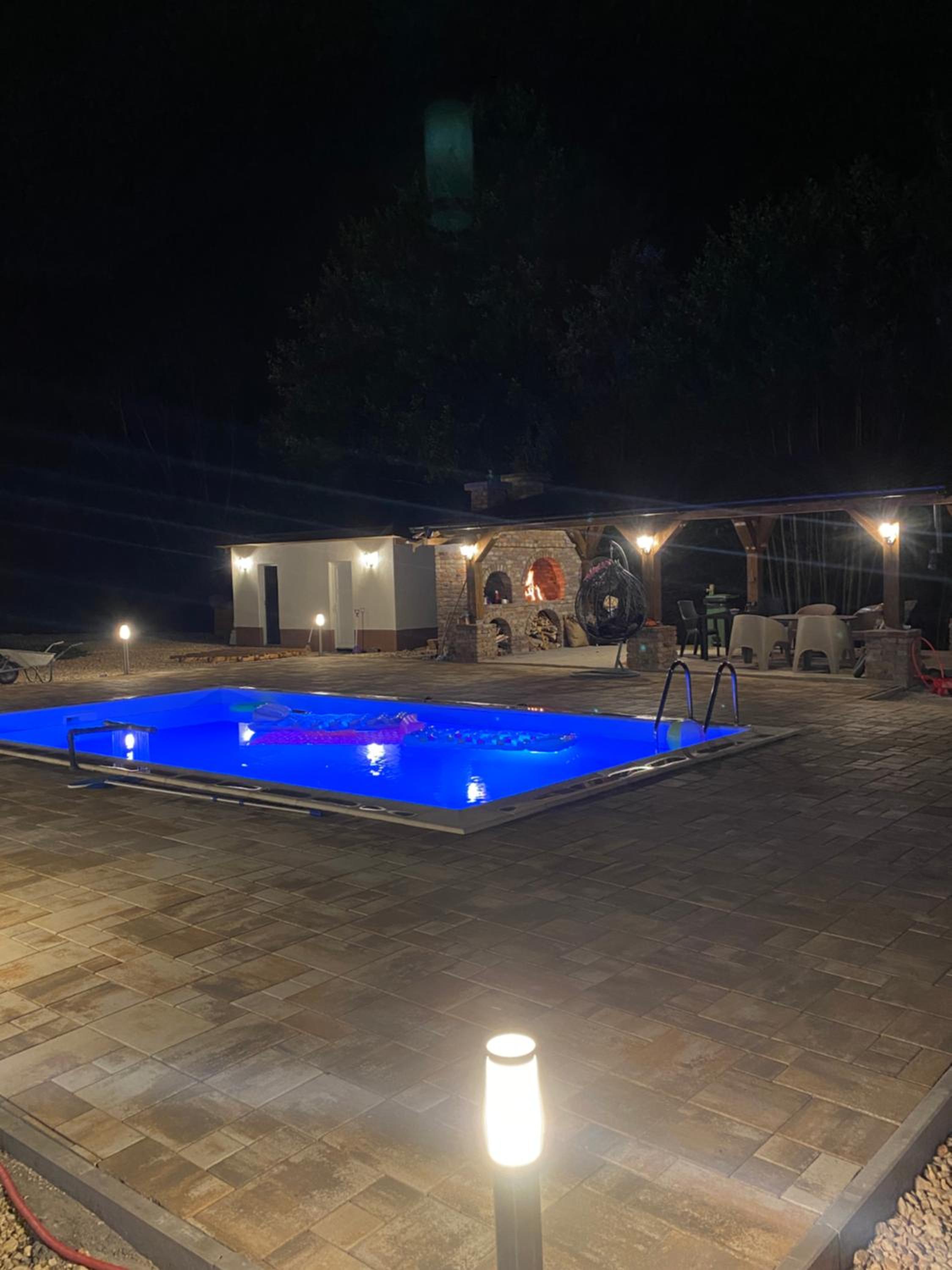 Sarajevo Deluxe penthouse and pool view 4