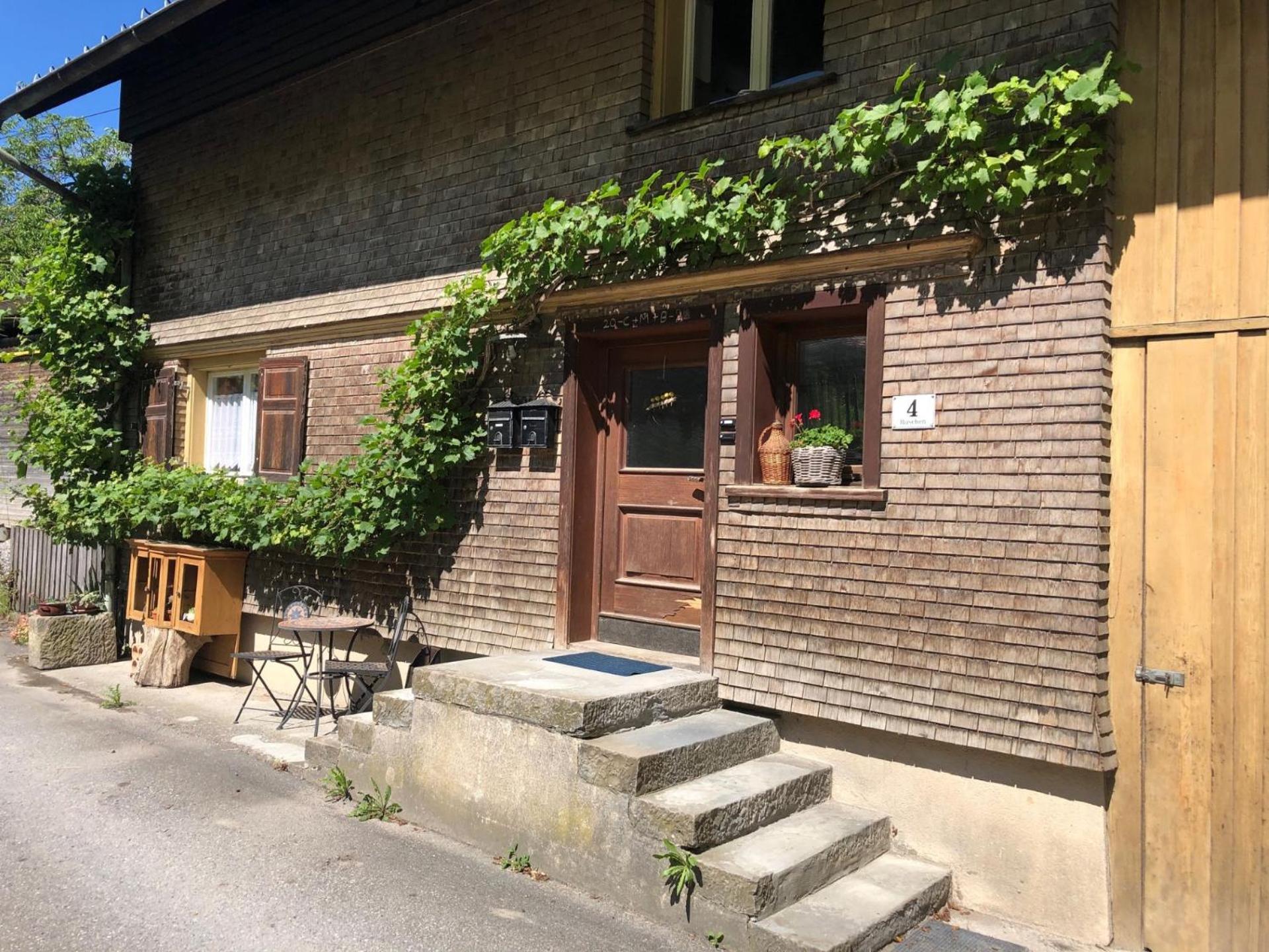 Ursprungshaus - Nuss und Traube