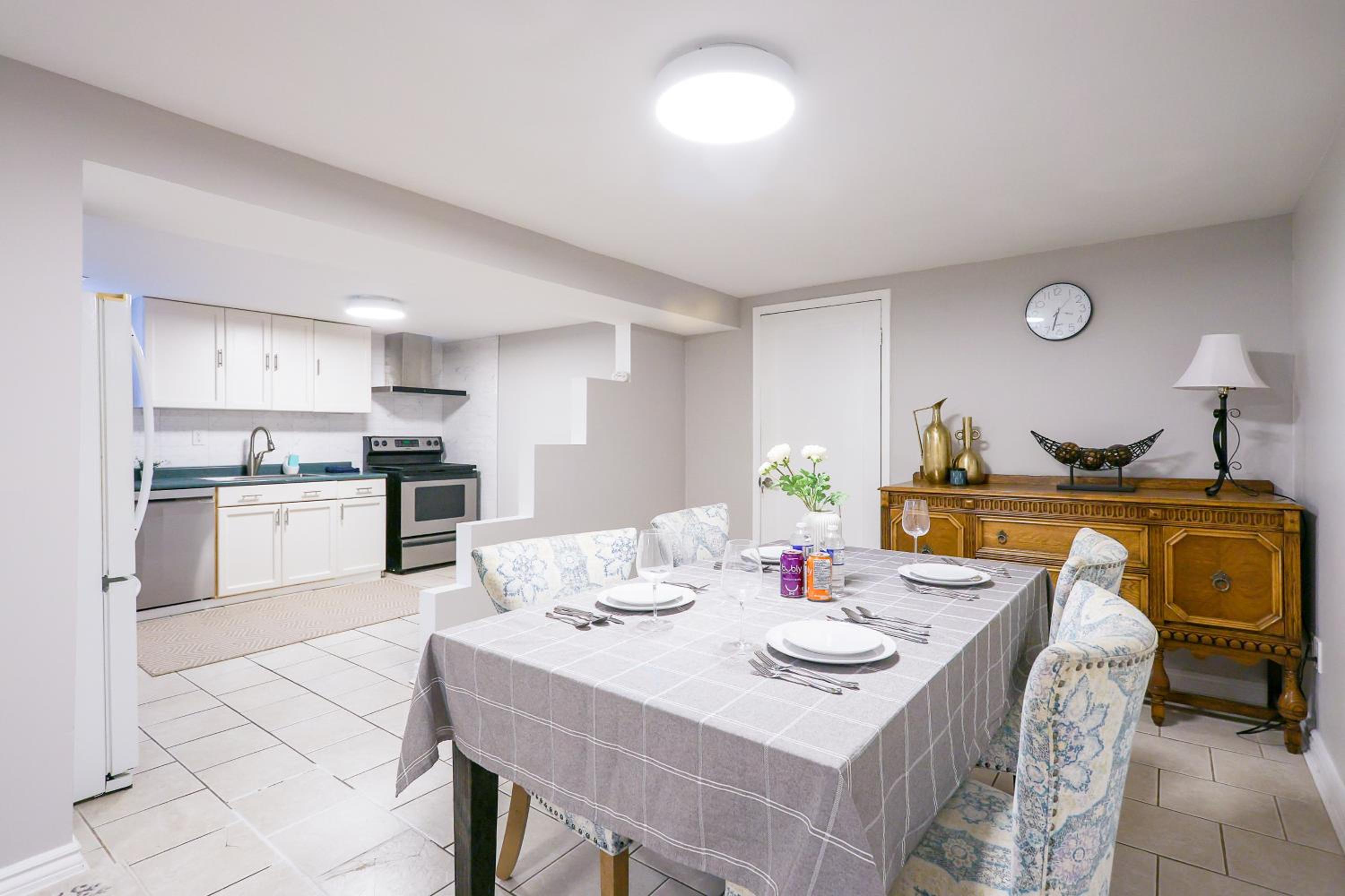 1,200sq ft comfy home, perfect location, luxury bedding, feels like home!
