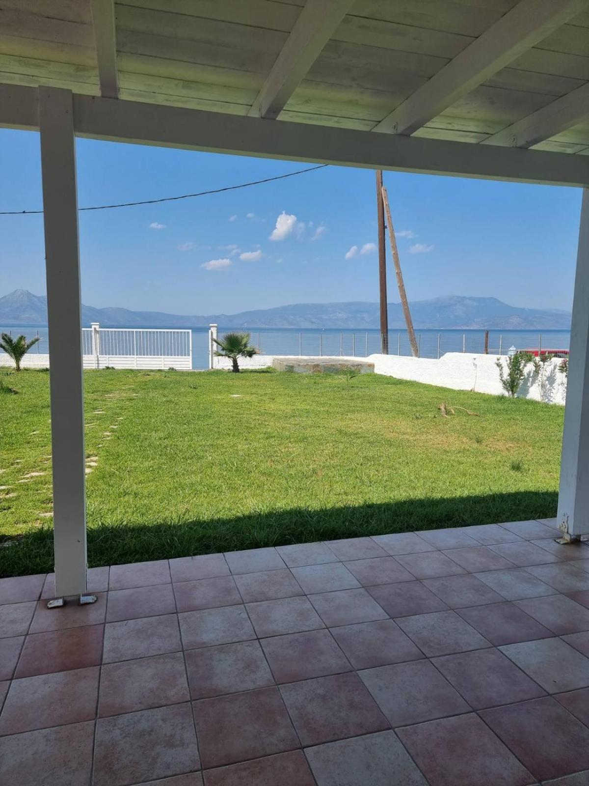 Boutique maisonnette at beachfront 2 view 5