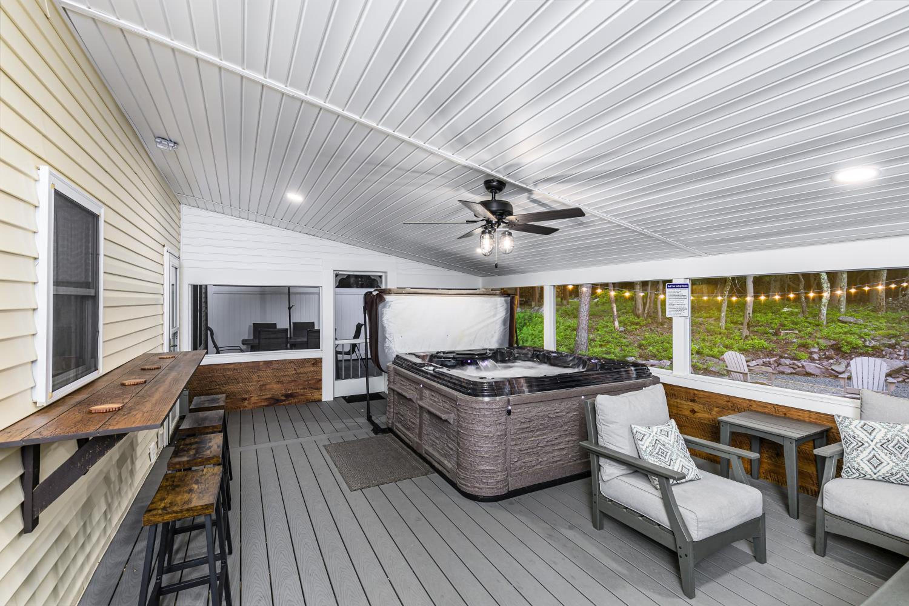 5mi to Big Boulder Hot tub Patio Firepit Fast WiFi view 2