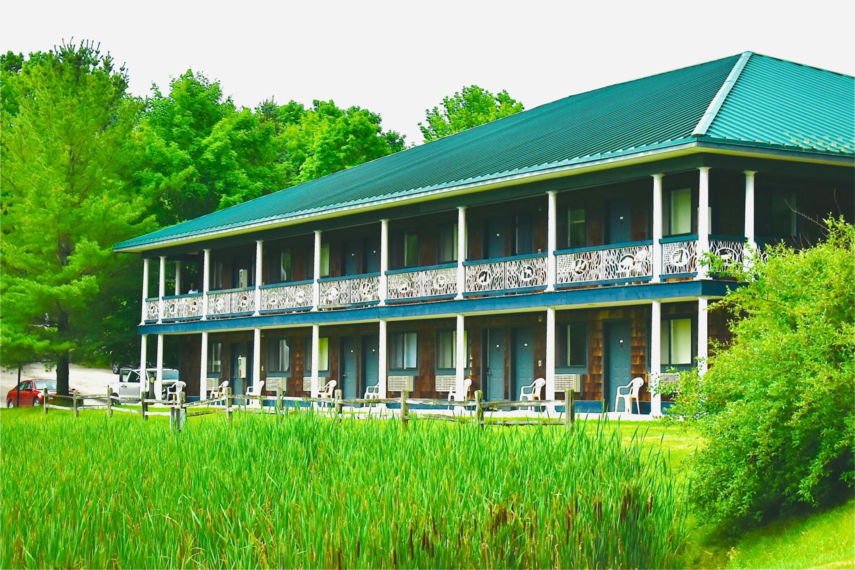 4 Season Fun at Legend Cottage Inn view 2