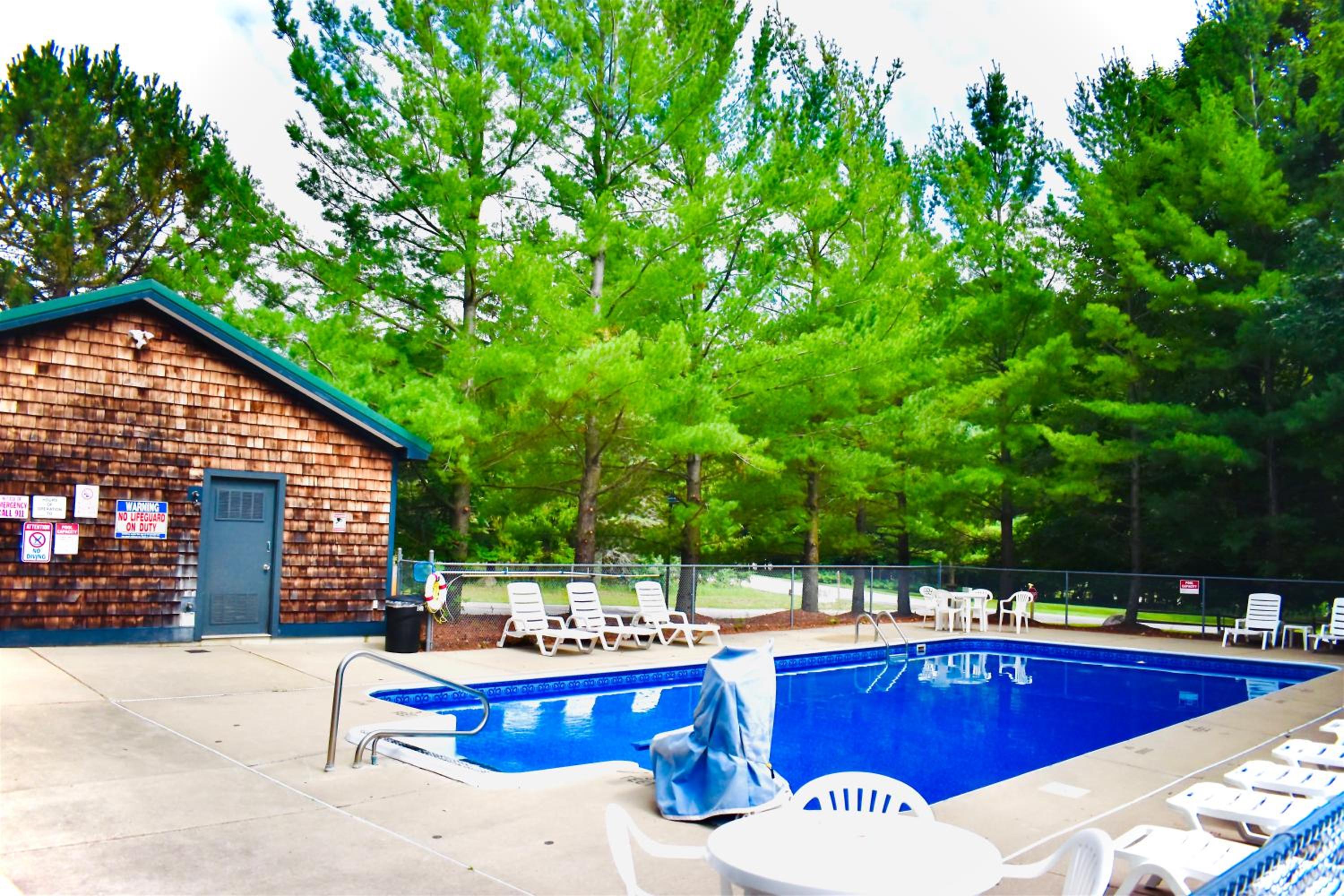 4 Season Fun at Legend Cottage Inn view 3