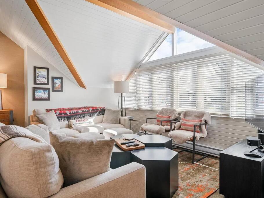The Crest, Spacious, Central Condo, Free Parking