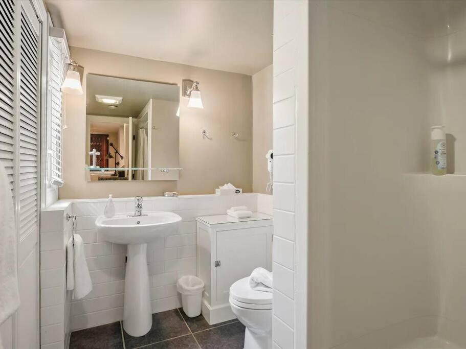 The Crest, Spacious, Central Condo, Free Parking