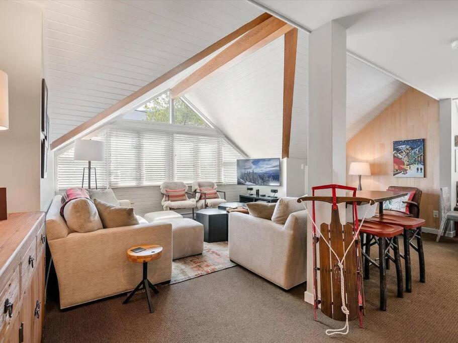 The Crest, Spacious, Central Condo, Free Parking