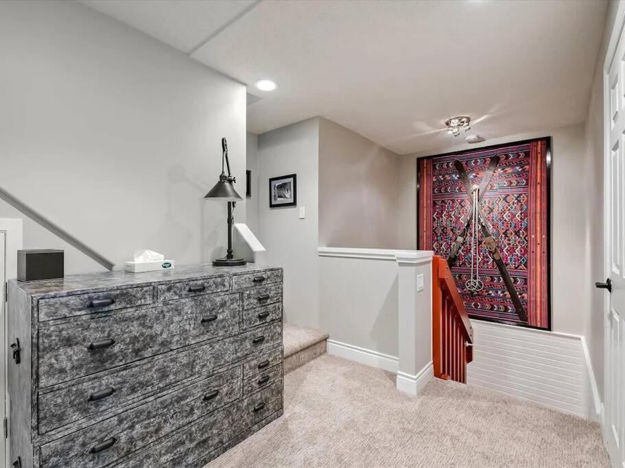 The Crest, Spacious, Central Condo, Free Parking
