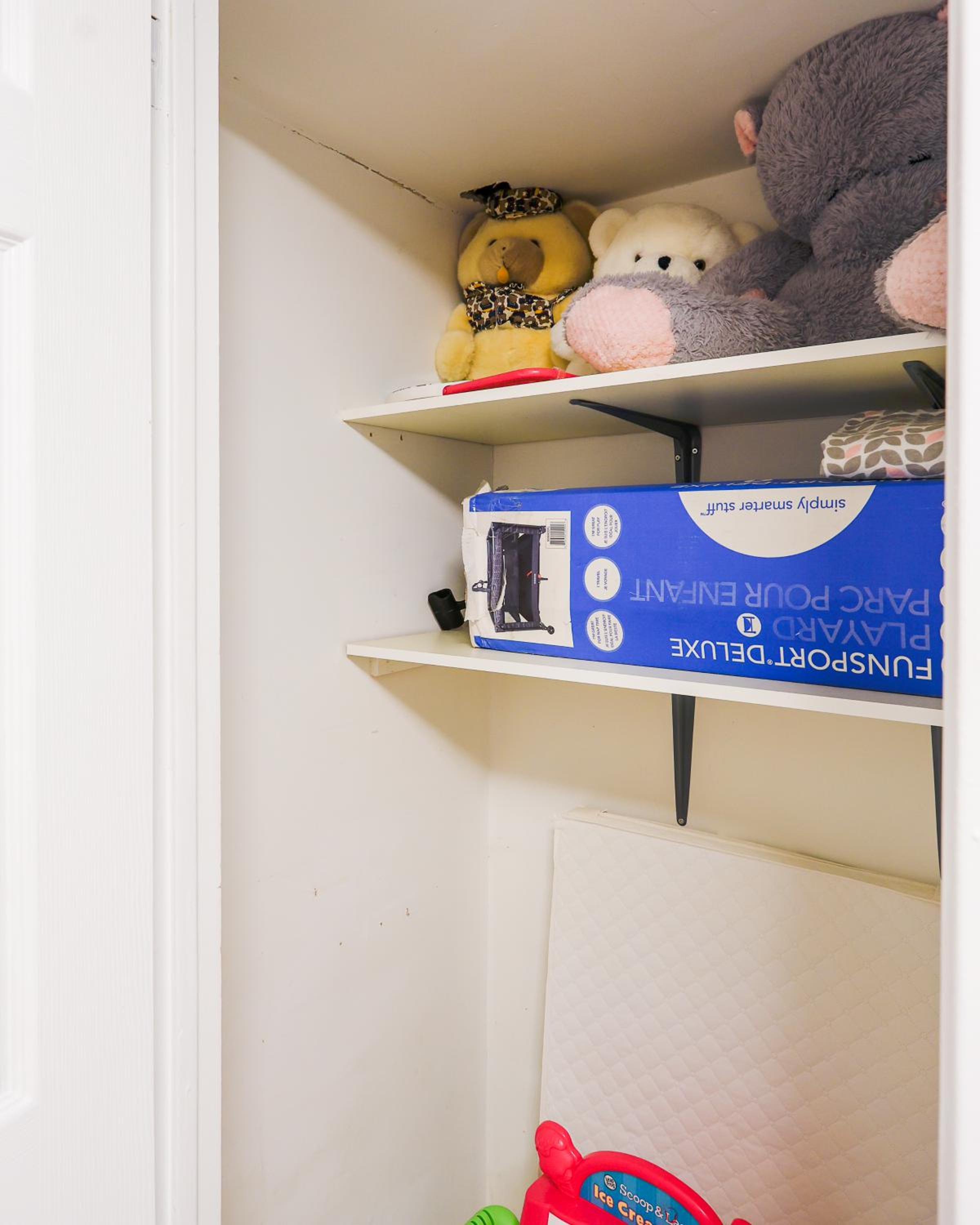 1,200sq ft comfy home, perfect location, luxury bedding, feels like home!