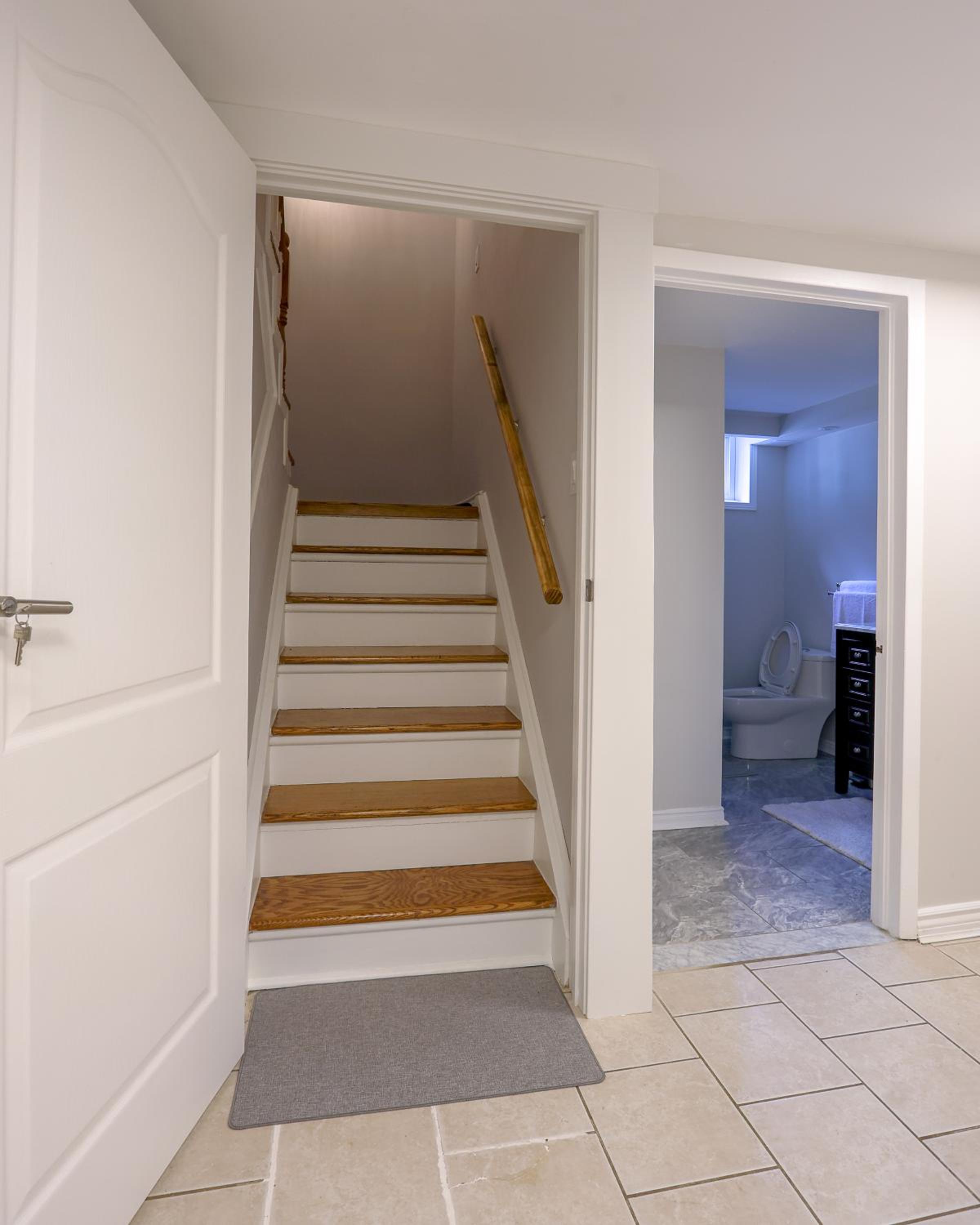 1,200sq ft comfy home, perfect location, luxury bedding, feels like home!