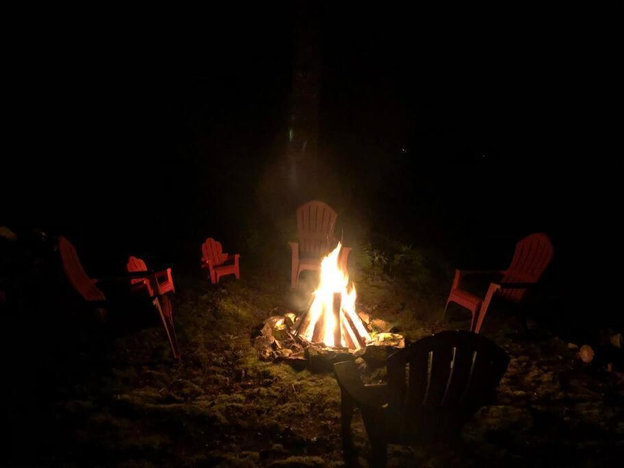 Hot Tub, Porch Swing Bed, Fire Pit, Aska Adventure view 4