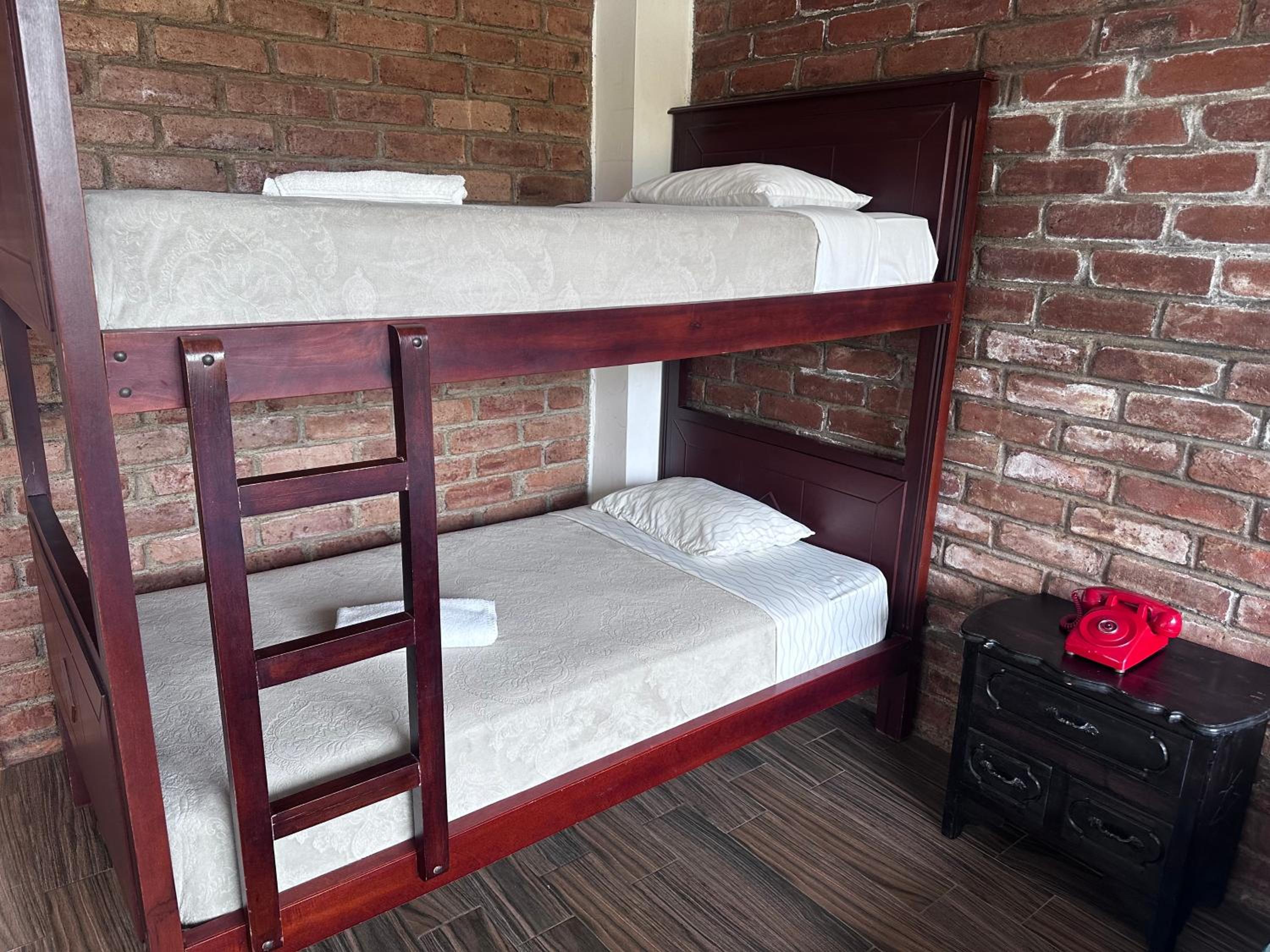 Baños de Agua Santa cocina completa y parqueadero gratis