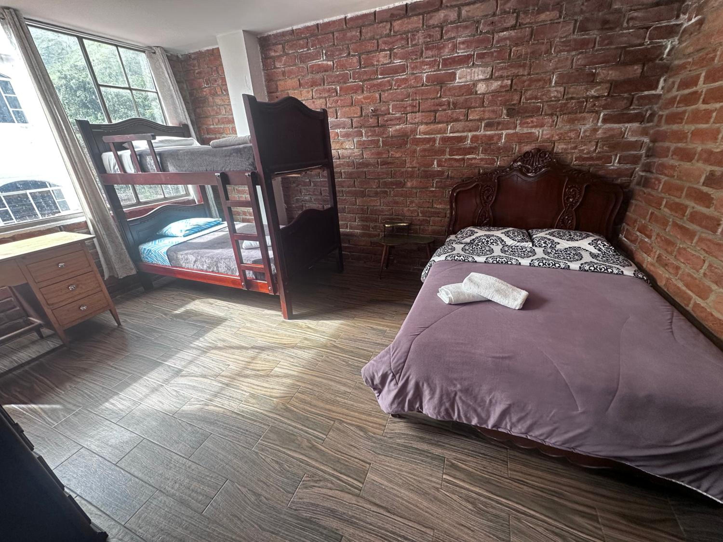 Baños de Agua Santa cocina completa y parqueadero gratis