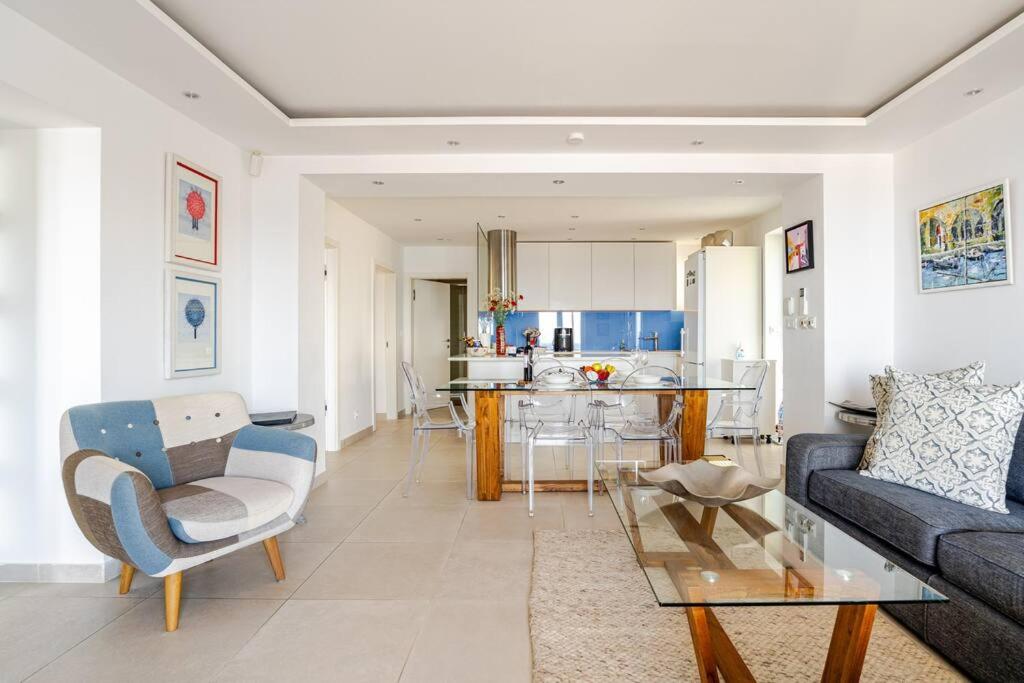 Blue Views Villa with Heated Pool & Jacuzzi