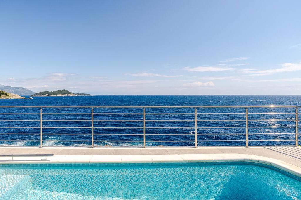 Blue Views Villa with Heated Pool & Jacuzzi