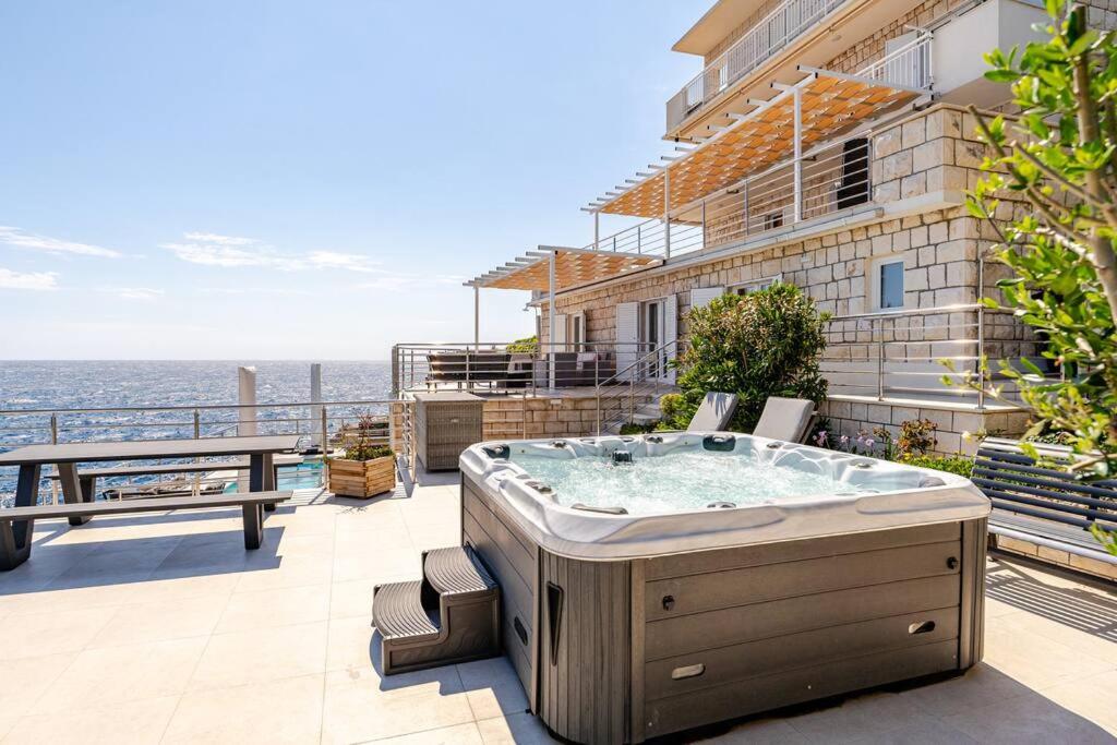 Blue Views Villa with Heated Pool & Jacuzzi