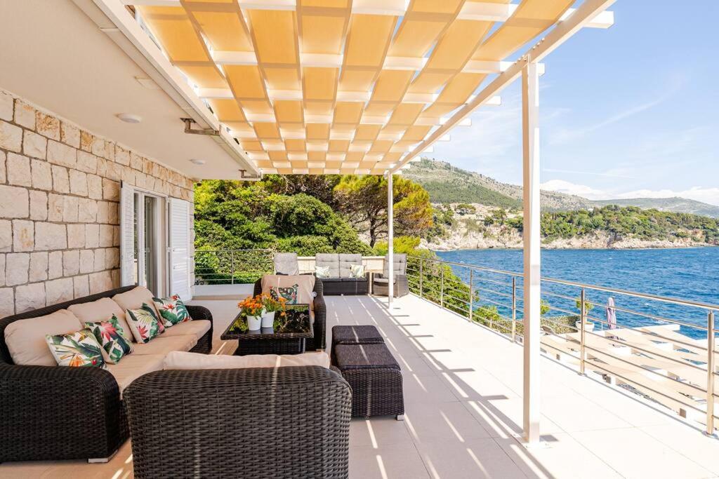 Blue Views Villa with Heated Pool & Jacuzzi