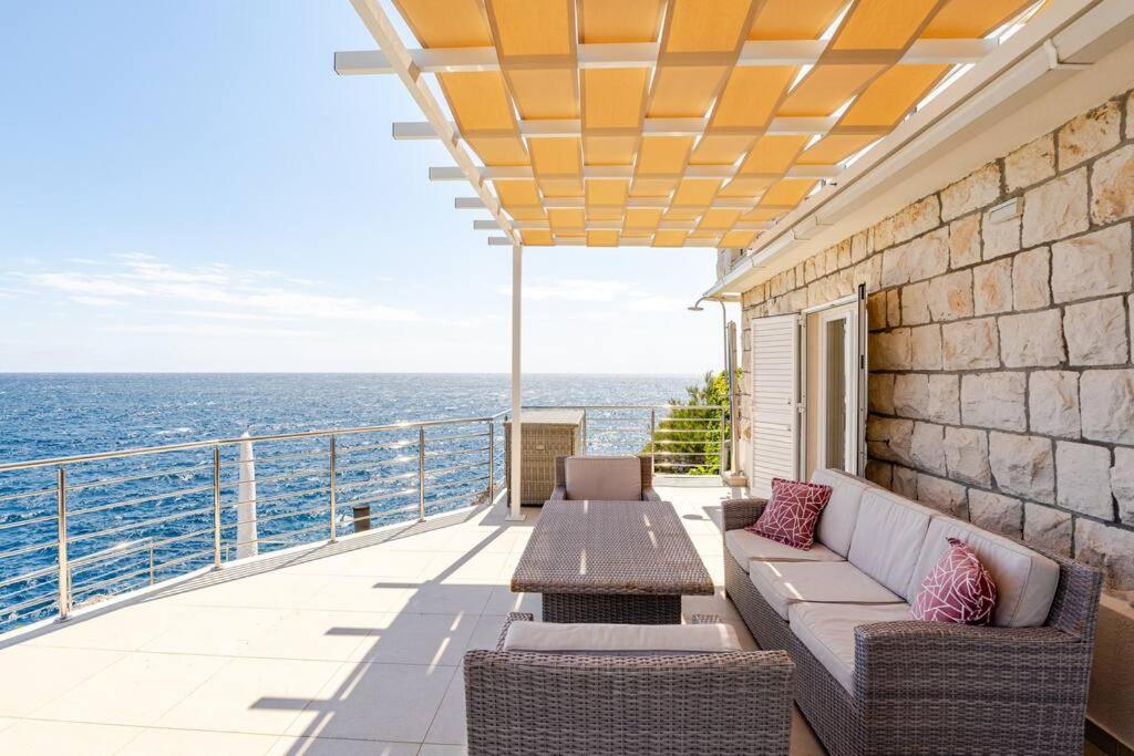 Blue Views Villa with Heated Pool & Jacuzzi
