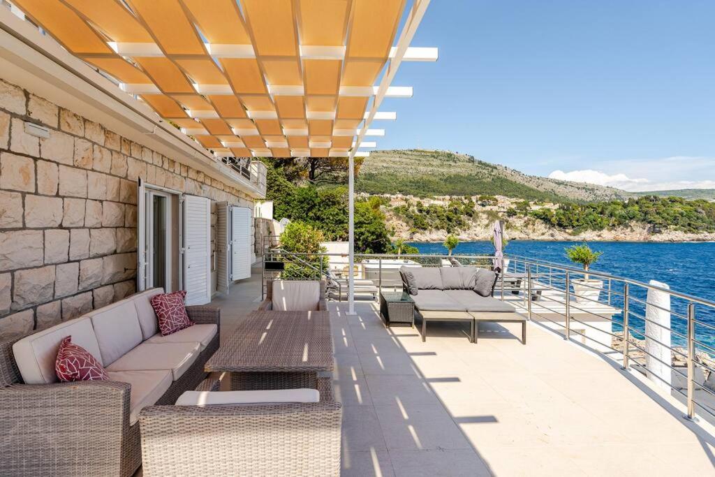 Blue Views Villa with Heated Pool & Jacuzzi