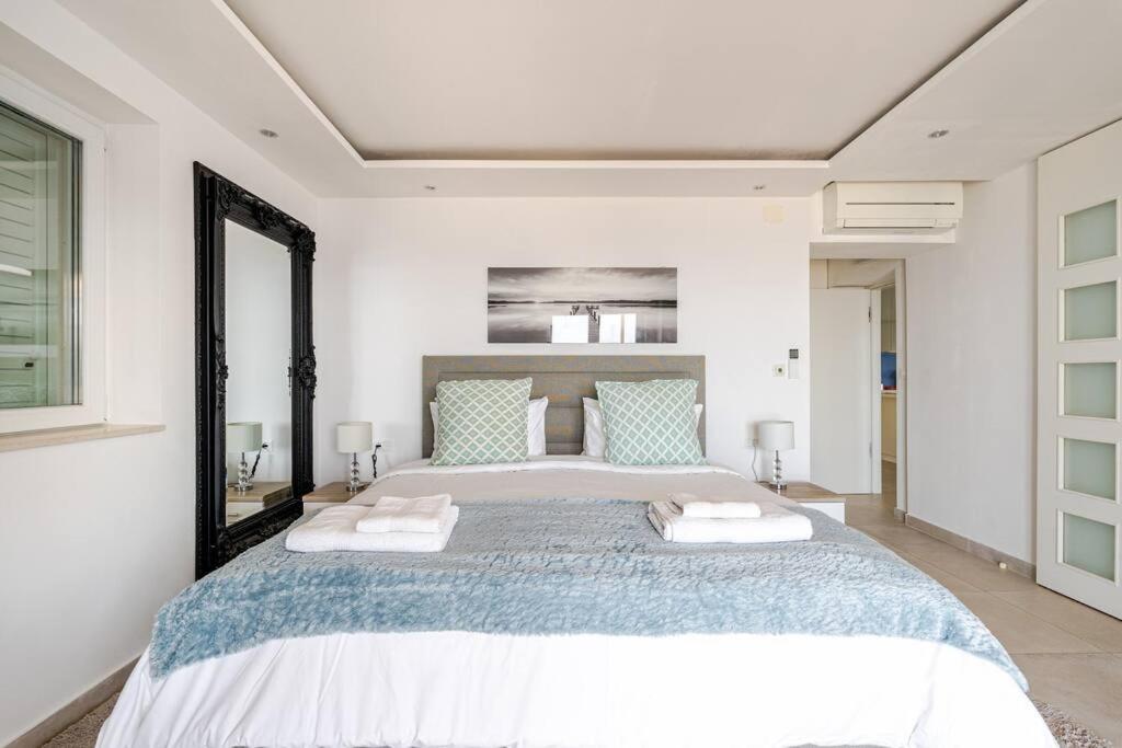 Blue Views Villa with Heated Pool & Jacuzzi