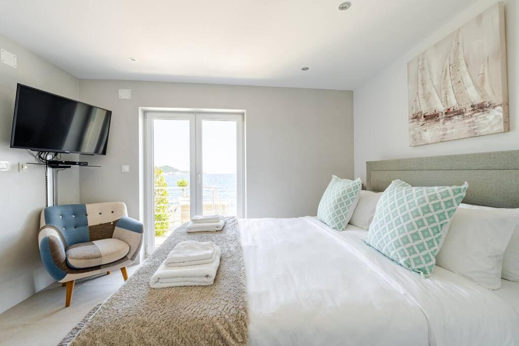 Blue Views Villa with Heated Pool & Jacuzzi