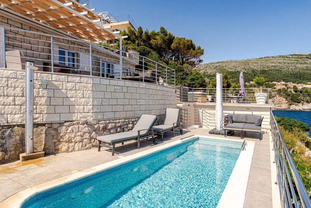 Blue Views Villa with Heated Pool & Jacuzzi