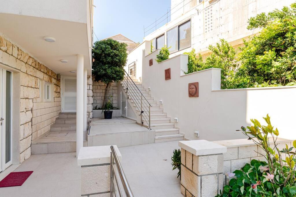 Blue Views Villa with Heated Pool & Jacuzzi
