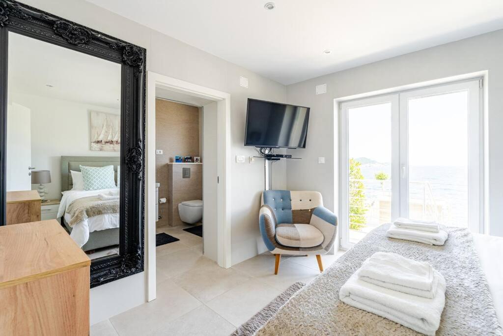 Blue Views Villa with Heated Pool & Jacuzzi