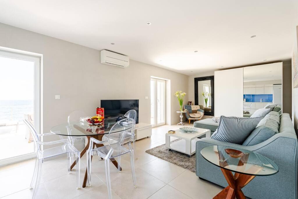 Blue Views Villa with Heated Pool & Jacuzzi