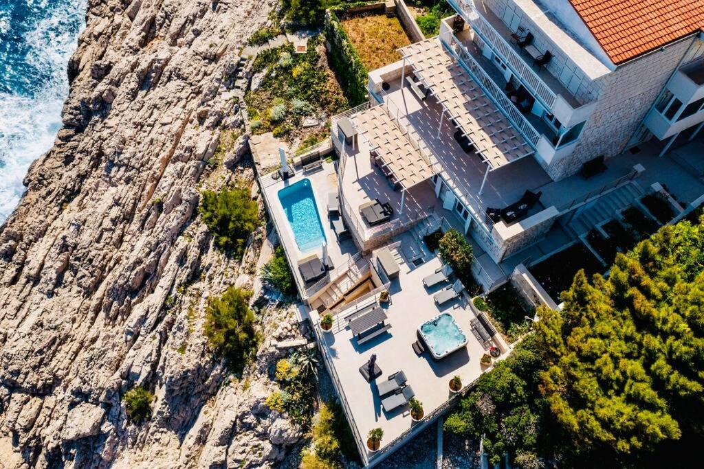 Blue Views Villa with Heated Pool & Jacuzzi