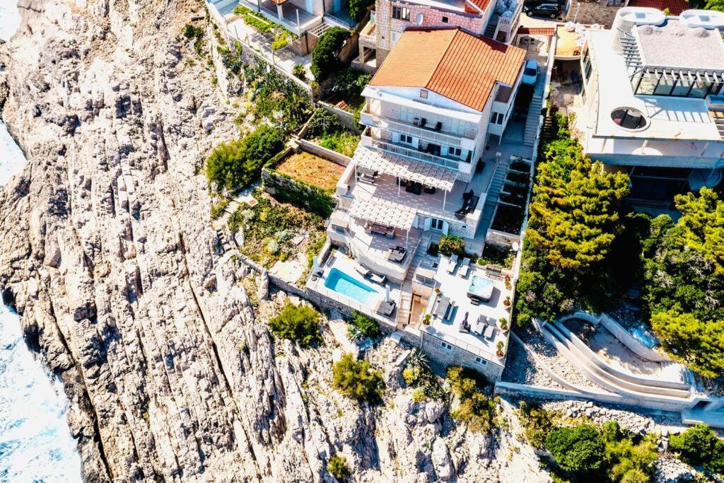 Blue Views Villa with Heated Pool & Jacuzzi