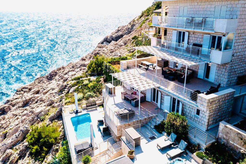 Blue Views Villa with Heated Pool & Jacuzzi