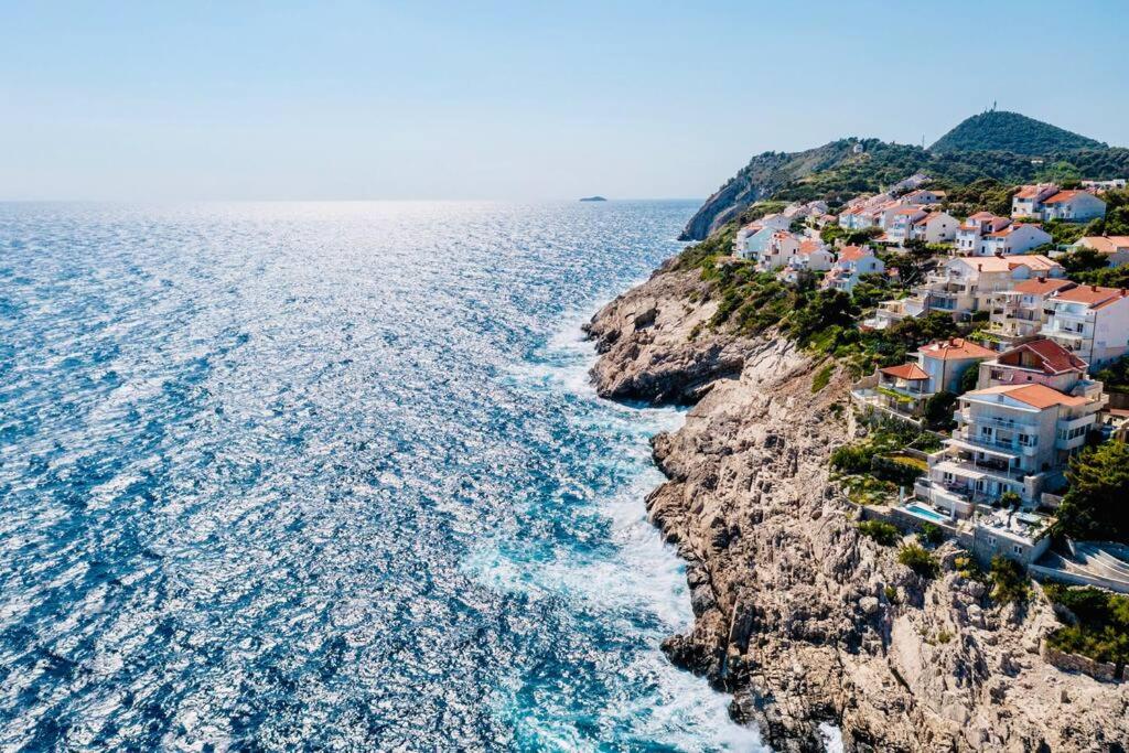 Blue Views Villa with Heated Pool & Jacuzzi