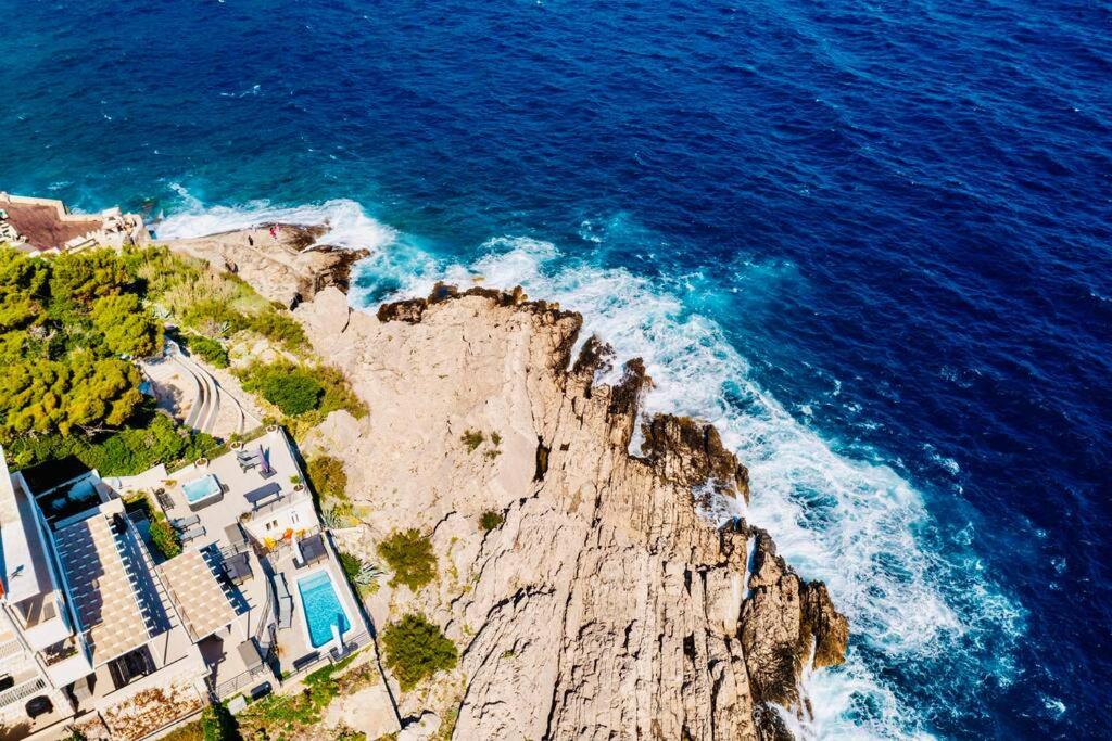 Blue Views Villa with Heated Pool & Jacuzzi