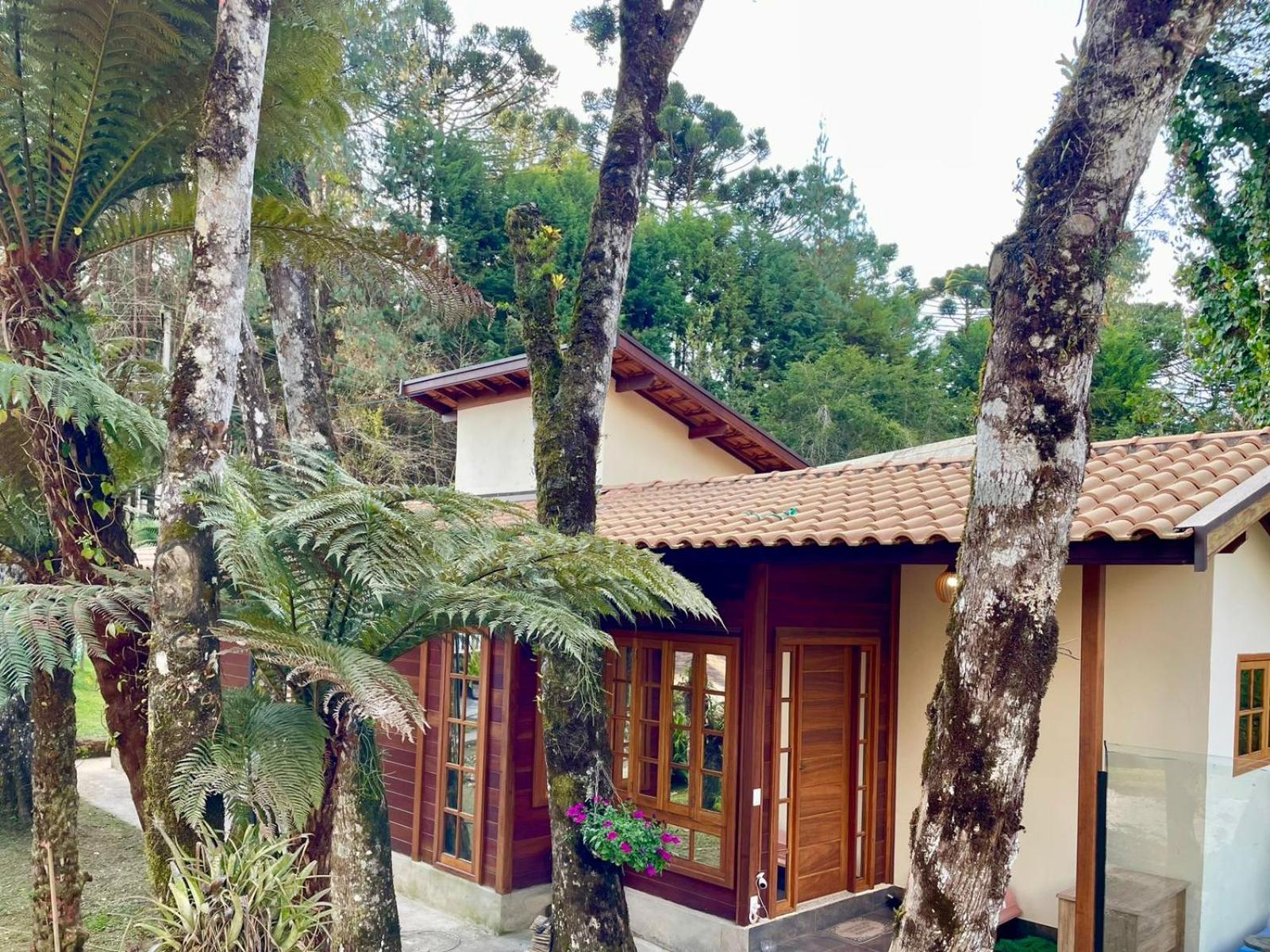 Chale Joia da Serra 3,5 do Centro de Campos do Jordão - Completo