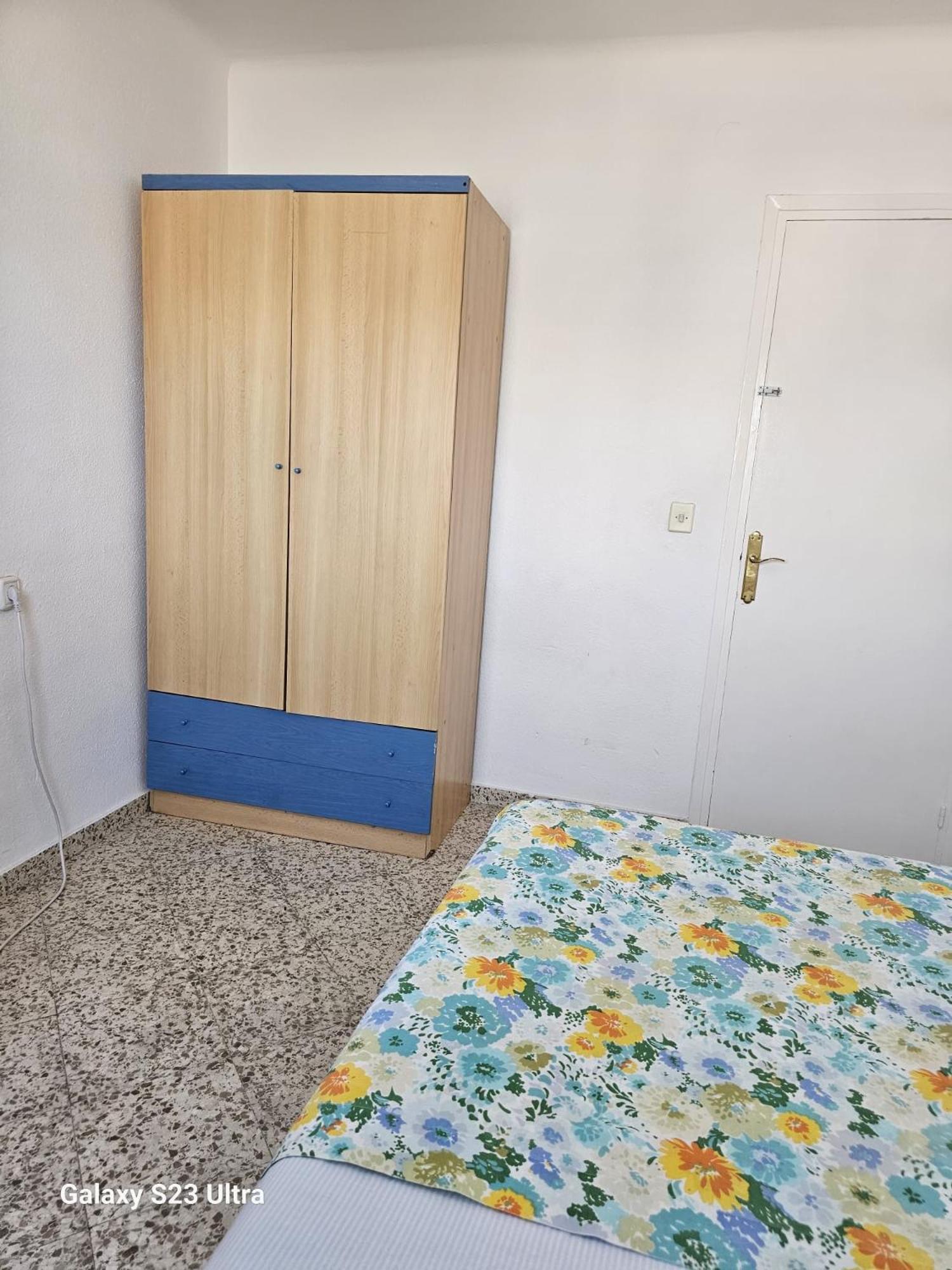 B Habitación preciosa grande privada centro Málaga y cerca de la playa Wi-Fi