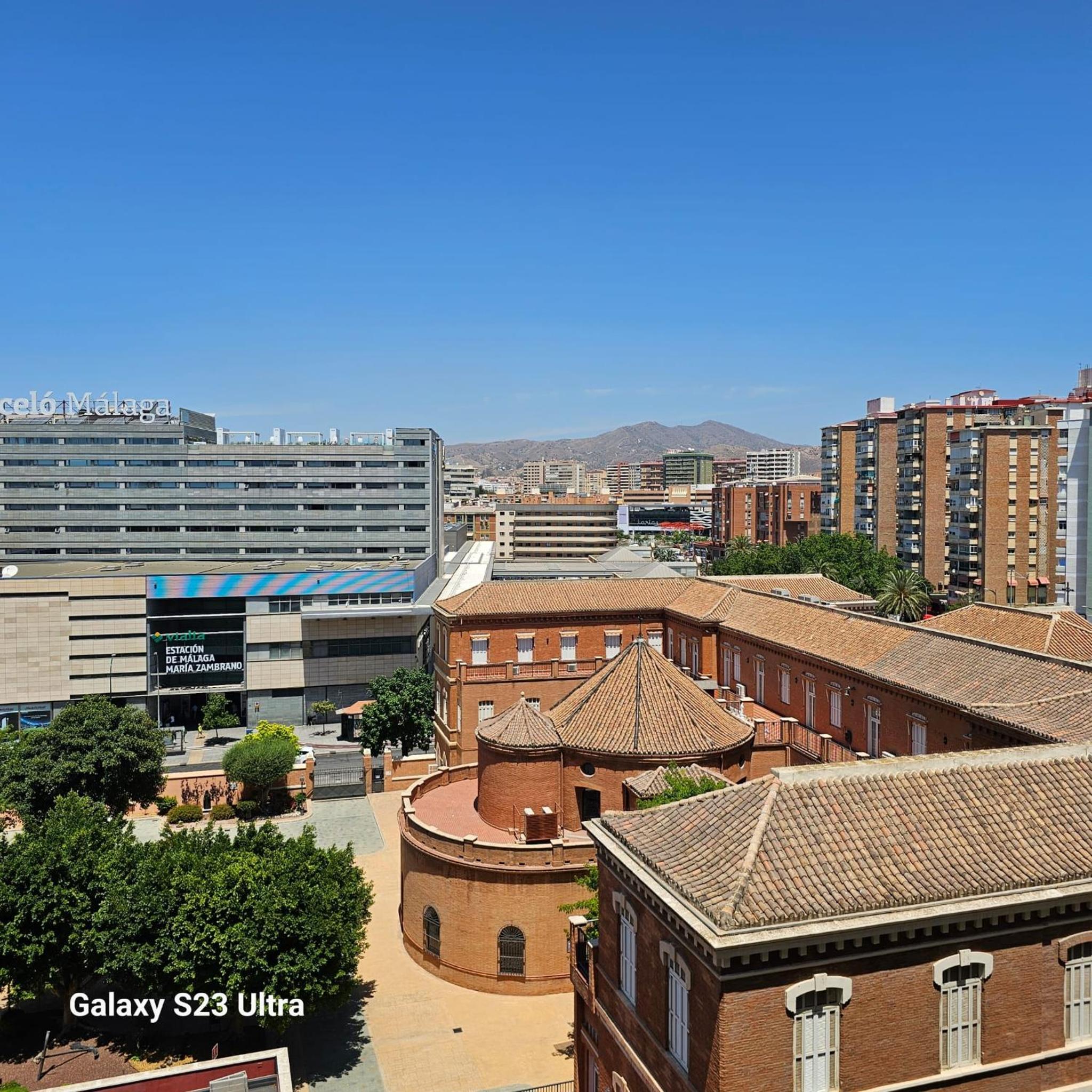 B Habitación preciosa grande privada centro Málaga y cerca de la playa Wi-Fi