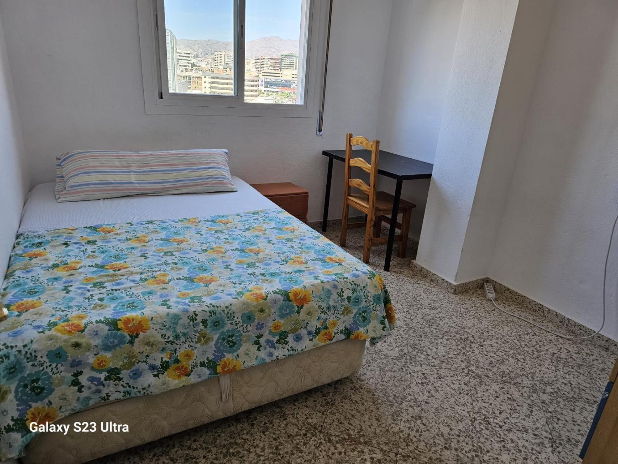 B Habitación preciosa grande privada centro Málaga y cerca de la playa Wi-Fi