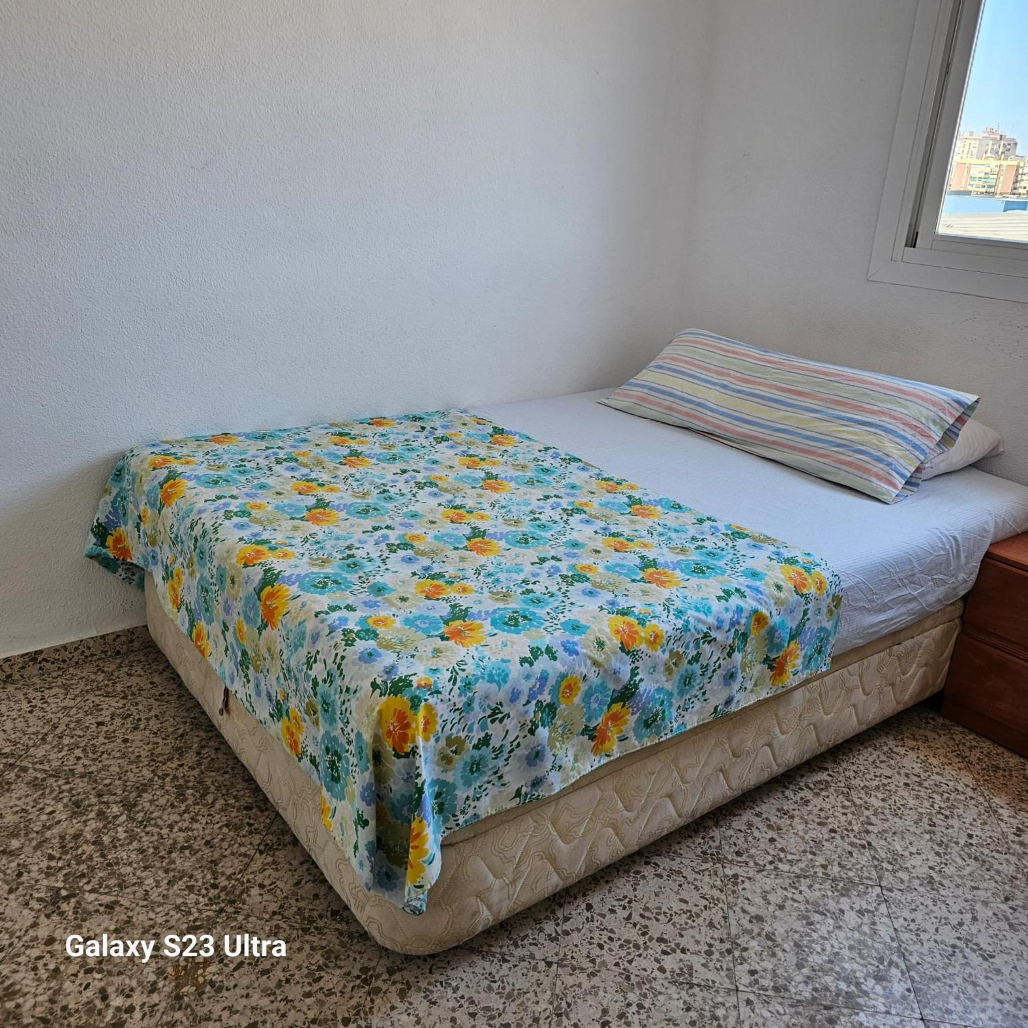 B Habitación preciosa grande privada centro Málaga y cerca de la playa Wi-Fi