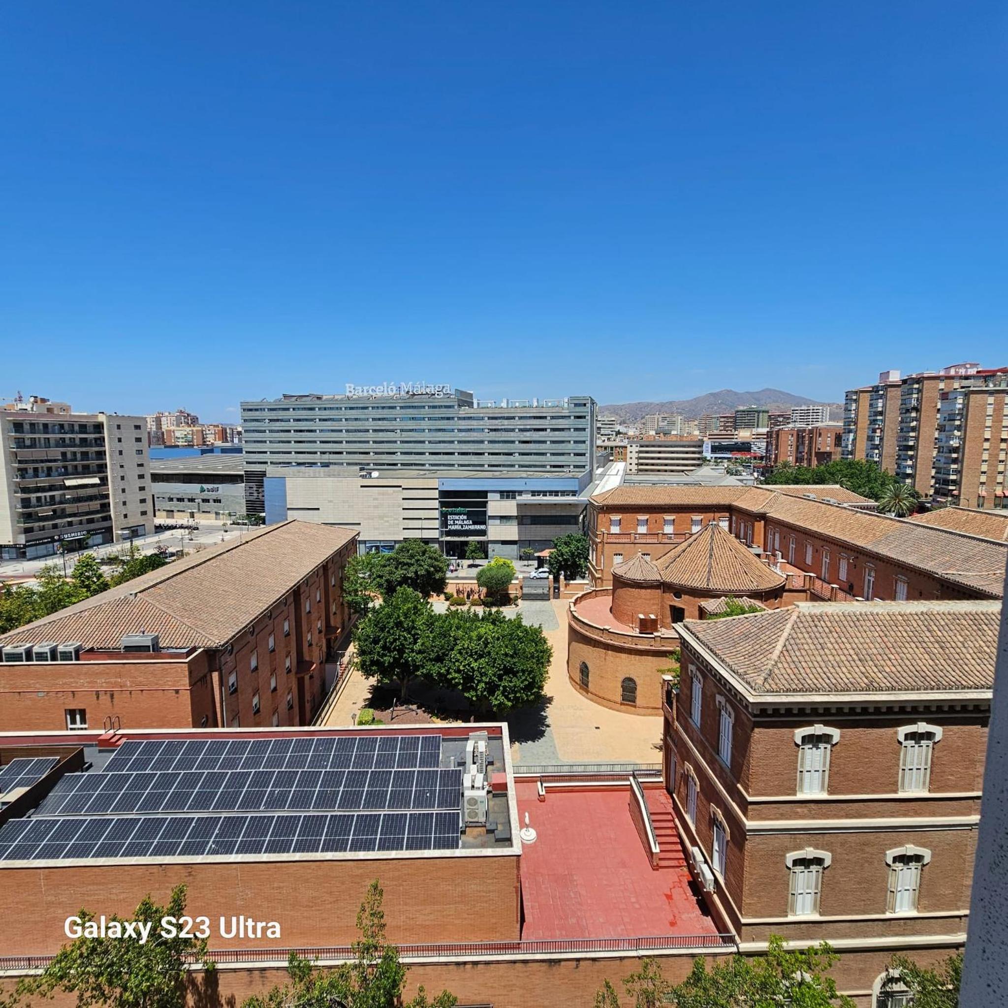 B Habitación preciosa grande privada centro Málaga y cerca de la playa Wi-Fi