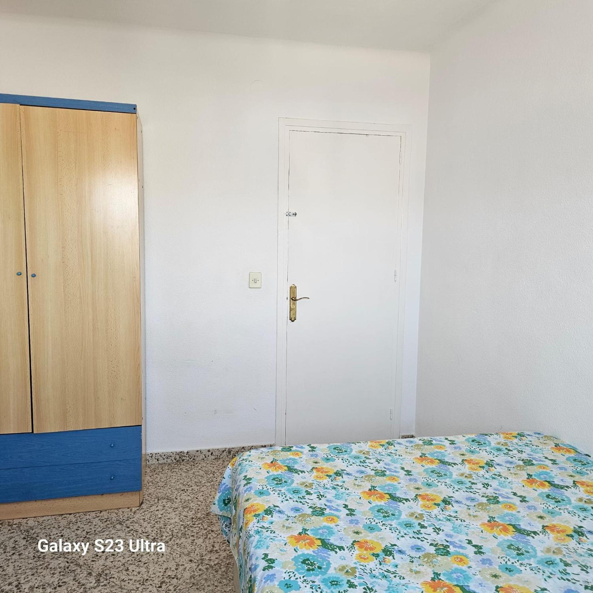 B Habitación preciosa grande privada centro Málaga y cerca de la playa Wi-Fi