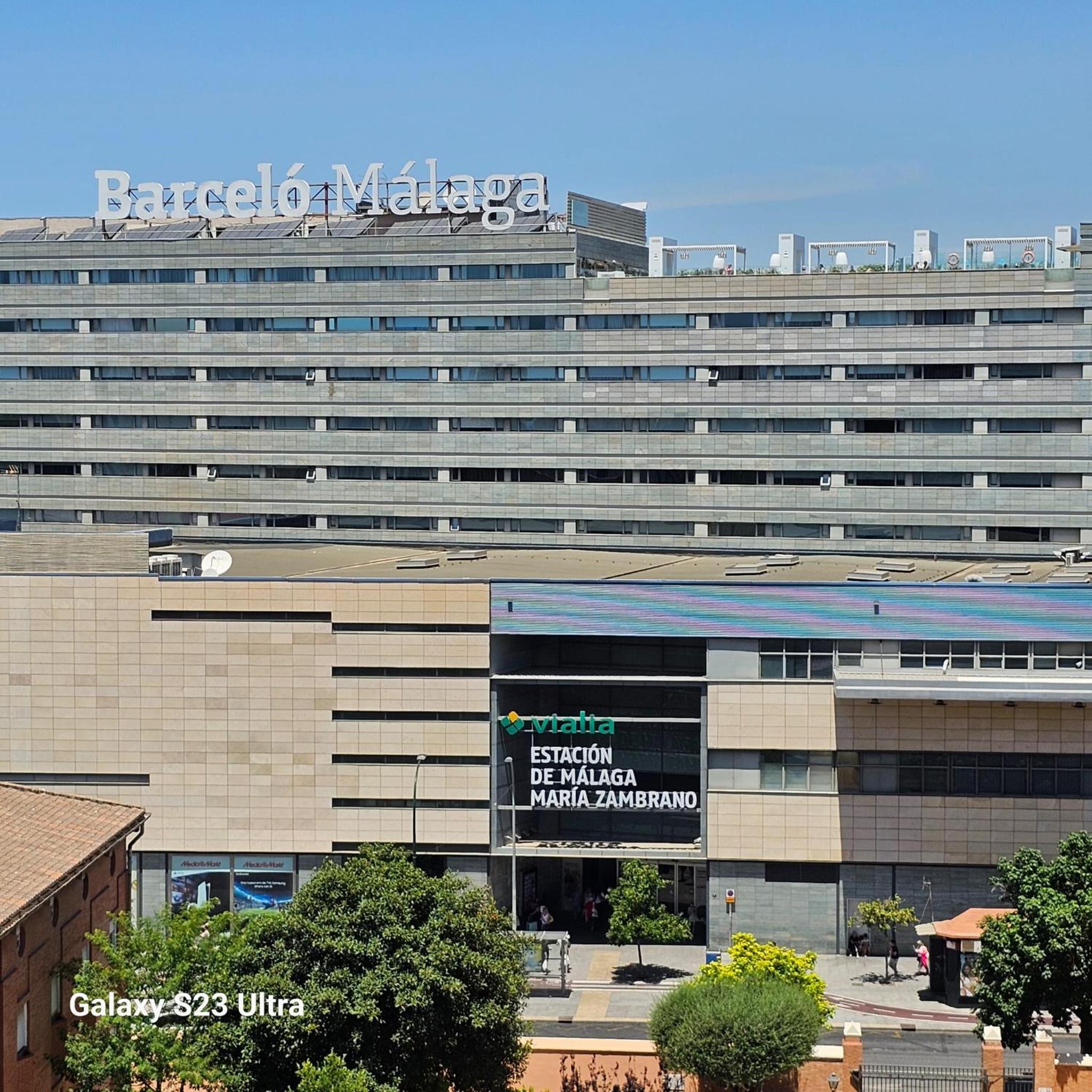 B Habitación preciosa grande privada centro Málaga y cerca de la playa Wi-Fi