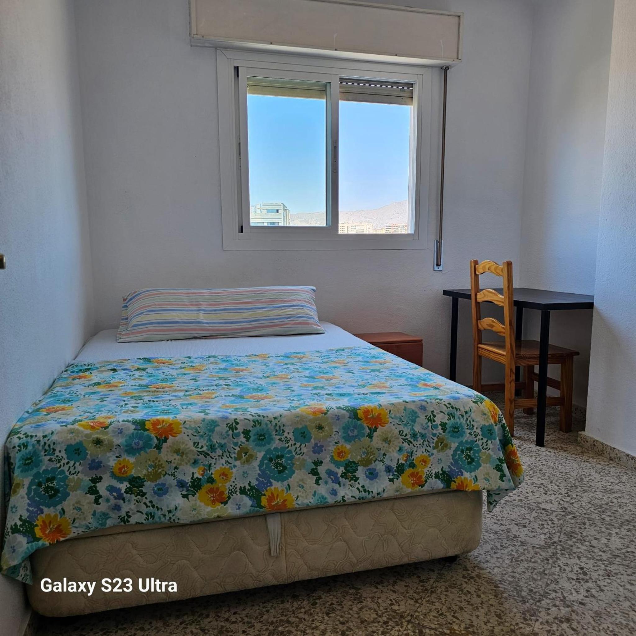 B Habitación preciosa grande privada centro Málaga y cerca de la playa Wi-Fi