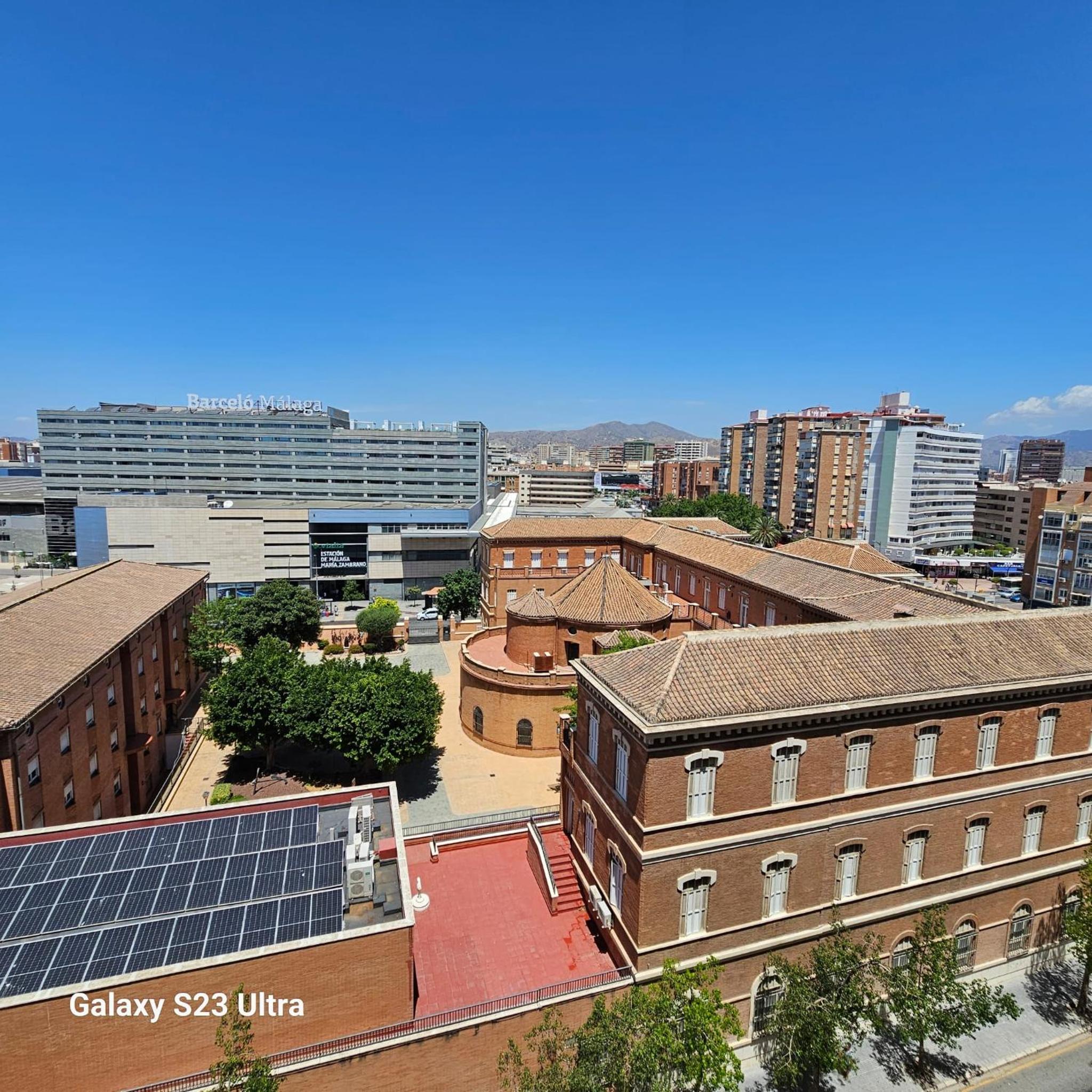 B Habitación preciosa grande privada centro Málaga y cerca de la playa Wi-Fi