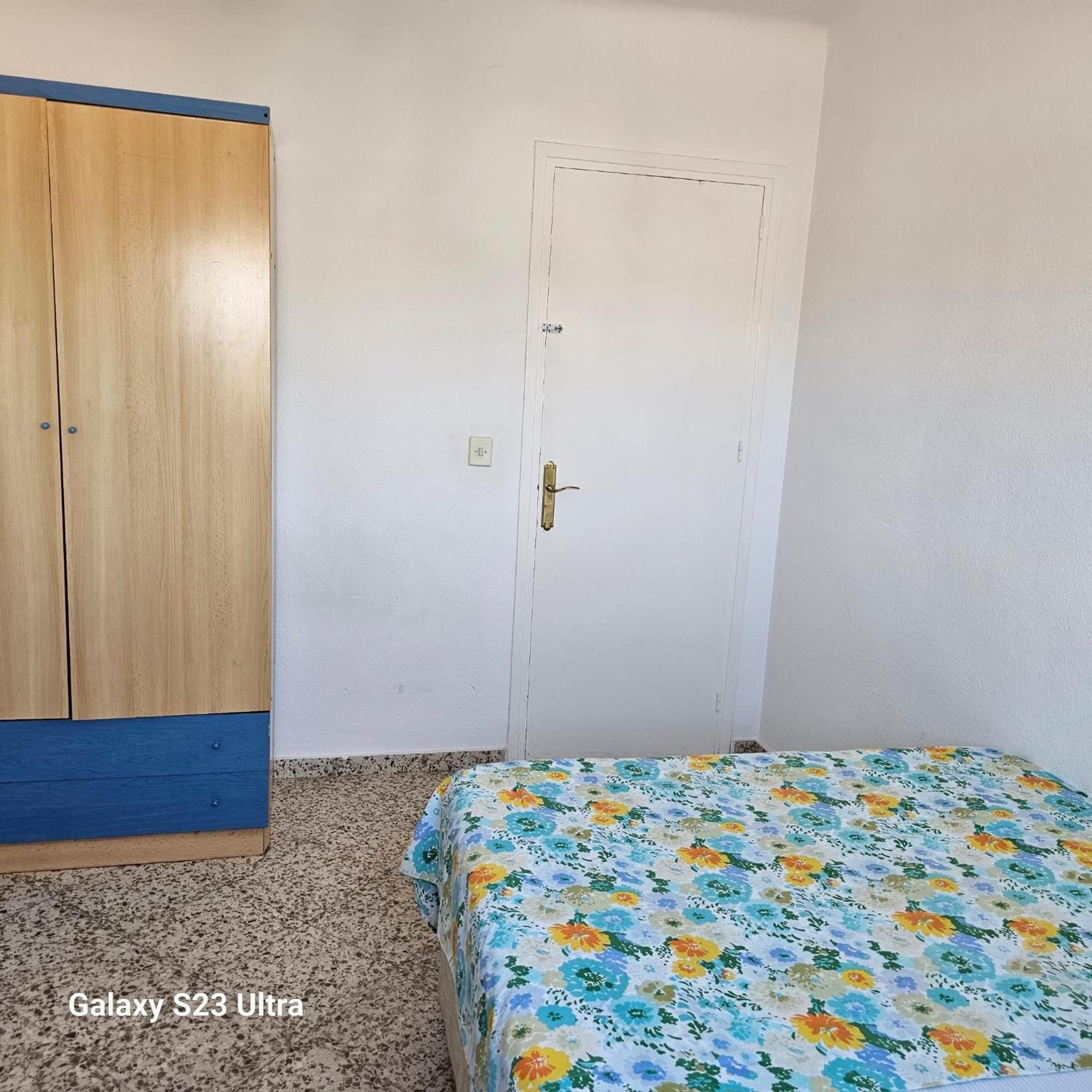 B Habitación preciosa grande privada centro Málaga y cerca de la playa Wi-Fi