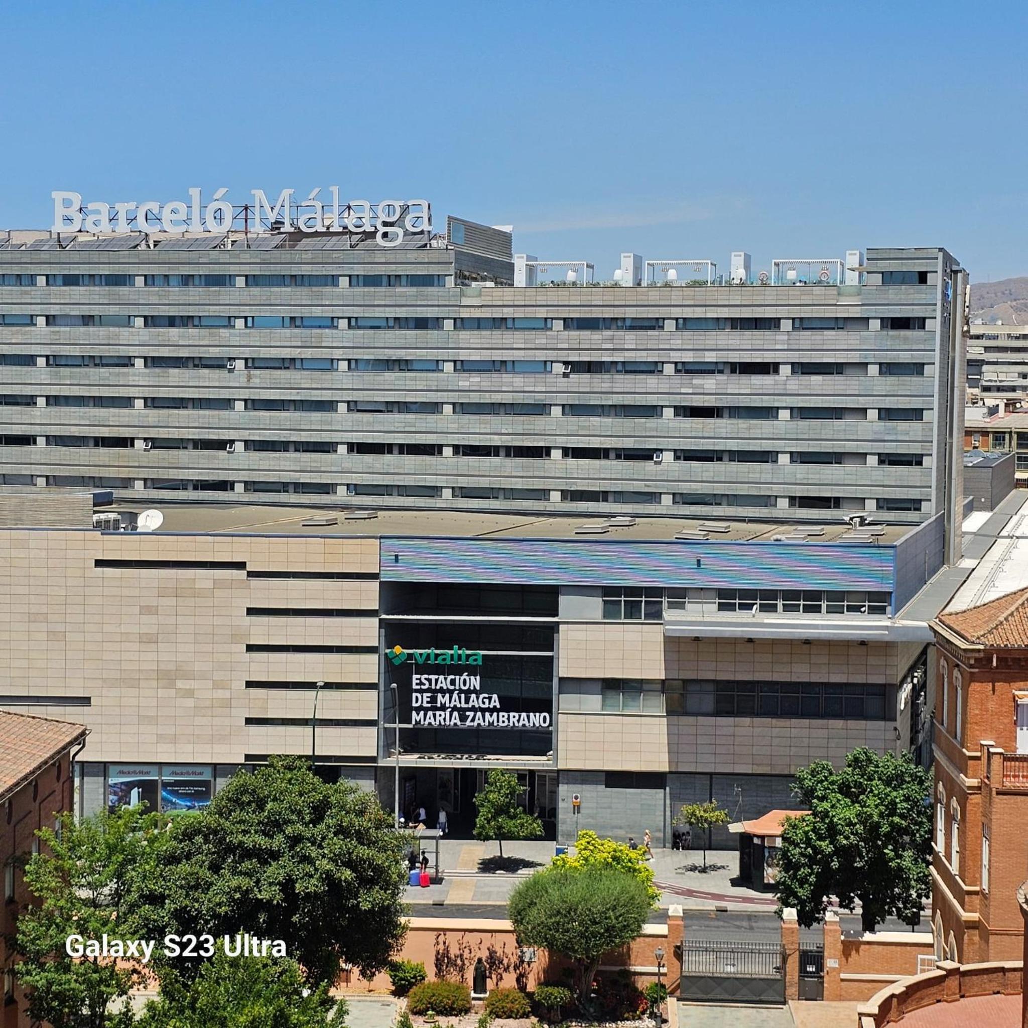 B Habitación preciosa grande privada centro Málaga y cerca de la playa Wi-Fi
