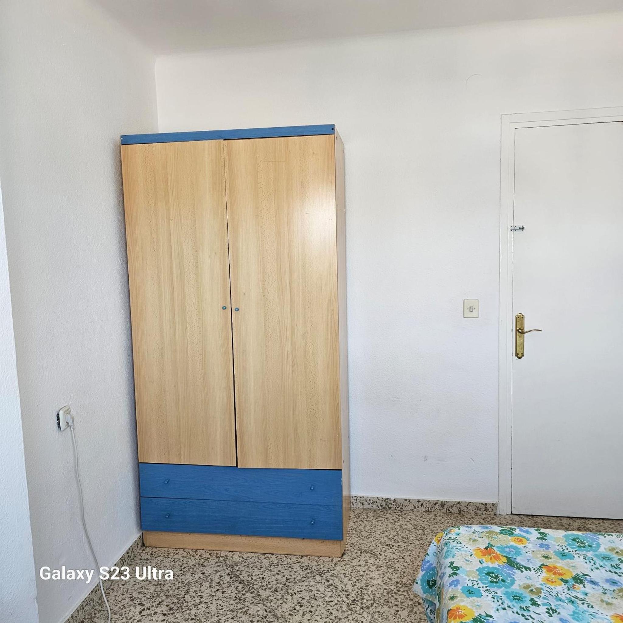 B Habitación preciosa grande privada centro Málaga y cerca de la playa Wi-Fi
