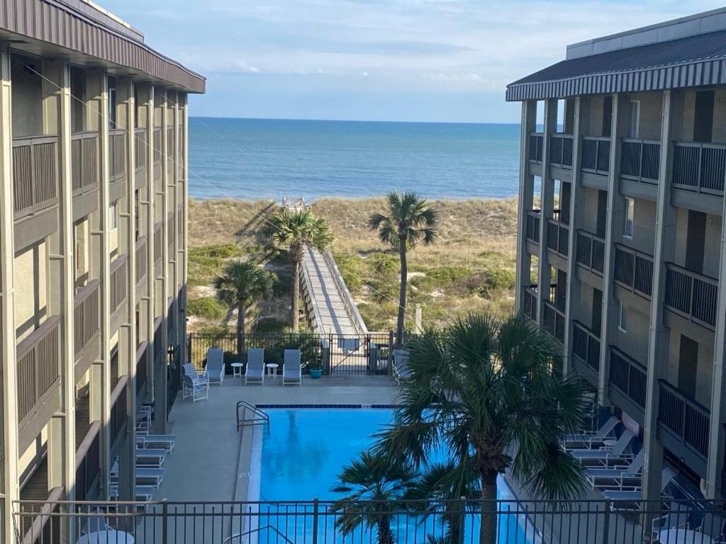 New Listing! Lovely Beachfront Condo W- Pool view 4