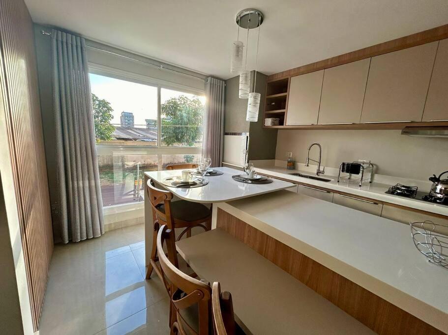 Apartamento novo em Foz, ao lado do Shopping JL
